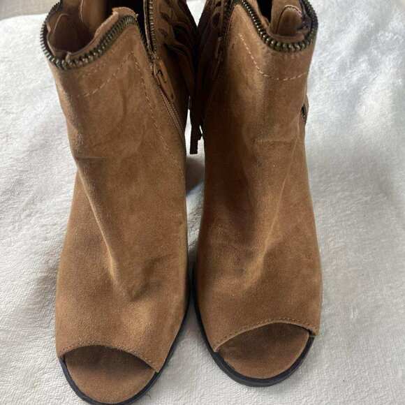 EUC Dolce Vita Tan Peep Toe Fringe Micro Suede Block Heel Ankle Bootie size 9 - Picture 5 of 9